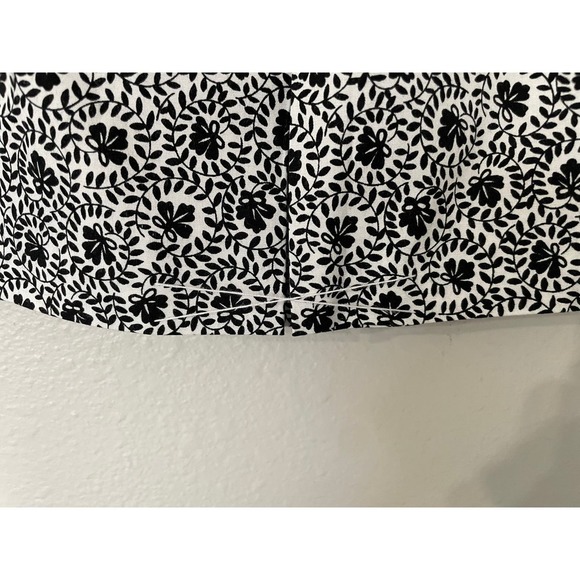 Ann Taylor Stretch Black and White Floral Skirt Size 14P NWT - Picture 3 of 5